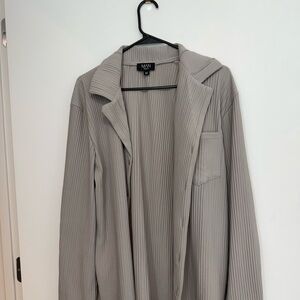 Boohoo Gray Dress Shirt Elegant and Versatile